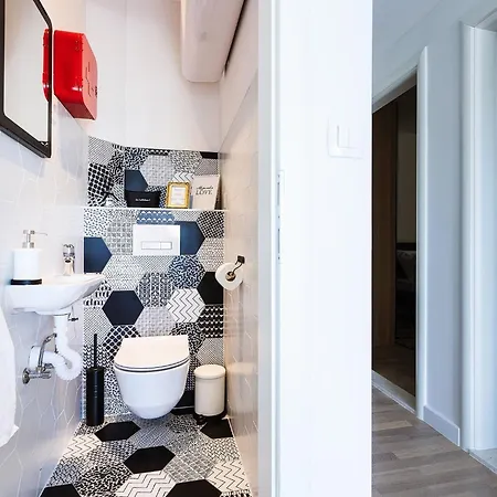 Apartmán Black & White St - Comfort Two Bedroom With Balcony Split
