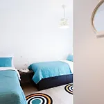 Apartment Black & White St - Comfort Two Bedroom With Balcony *
