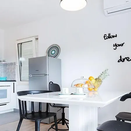 Black & White St - Comfort Two Bedroom With Balcony Appartement Split