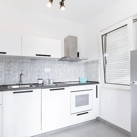 Black & White St - Comfort Two Bedroom With Balcony Appartement Split