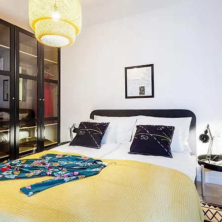 Black & White St - Comfort Two Bedroom With Balcony Appartement