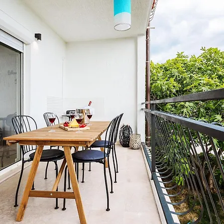 Appartement Black & White St - Comfort Two Bedroom With Balcony Split