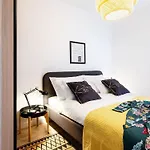 Black & White St - Comfort Two Bedroom With Balcony Apartment Split