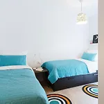Apartment Black & White St - Comfort Two Bedroom With Balcony *