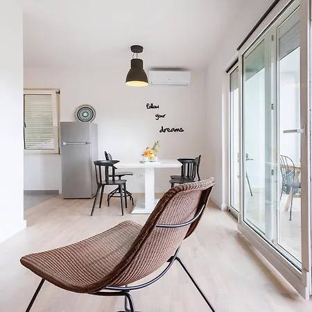 Апартаменты Black & White St - Comfort Two Bedroom With Balcony