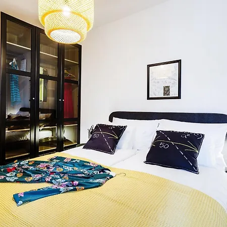 Black & White St - Comfort Two Bedroom With Balcony Апартаменты *