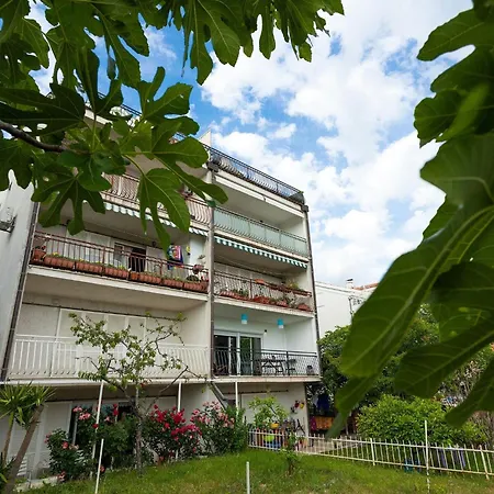 Black & White St - Comfort Two Bedroom With Balcony Апартаменты