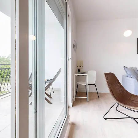 Апартаменты Black & White St - Comfort Two Bedroom With Balcony Сплит